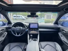 2022 Toyota Avalon Hybrid 2.5L Luxury, чёрный — фото 9