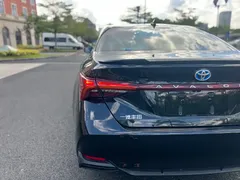 2022 Toyota Avalon Hybrid 2.5L Luxury, чёрный — фото 12