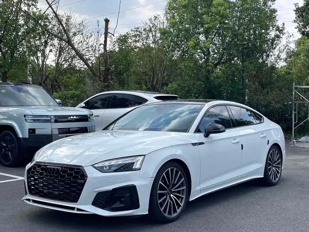 2023 Audi A5 Sportback 40 TFSI quattro Luxury Dynamic