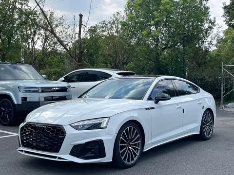 2023 Audi A5 Sportback 40 TFSI quattro Luxury Dynamic