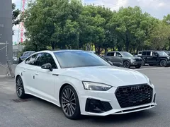 2023 Audi A5 Sportback 40 TFSI quattro Luxury Dynamic, белый — фото 3