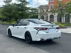 2023 Toyota Camry 2.0S Knight, белый — фото 16