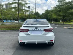 2023 Toyota Camry 2.0S Knight, белый — фото 17
