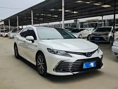 2023 Toyota Camry 2.5HG, белый — фото 3