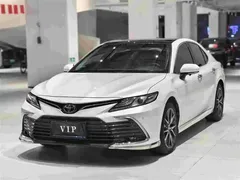 2021 Toyota Camry 2.5G Luxury, белый — фото 1