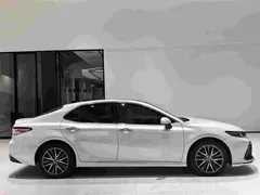 2021 Toyota Camry 2.5G Luxury, белый — фото 7