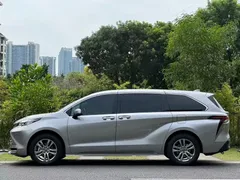 2023 Toyota Sienna 2.5L Hybrid Comfort — фото 3