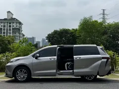 2023 Toyota Sienna 2.5L Hybrid Comfort — фото 4