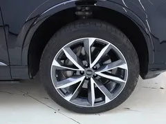 2023 Audi Q7 55 TFSI quattro S line Sport, чёрный — фото 27