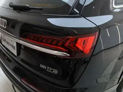2023 Audi Q7 55 TFSI quattro S line Sport, чёрный — фото 28