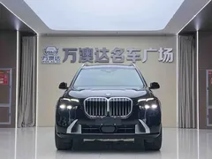 2023 BMW X7 xDrive40i Luxury Package, чёрный — фото 2