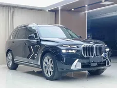 2023 BMW X7 xDrive40i Luxury Package, чёрный — фото 3