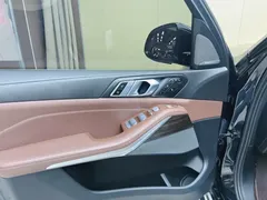 2023 BMW X7 xDrive40i Luxury Package, чёрный — фото 4