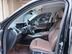 2023 BMW X7 xDrive40i Luxury Package, чёрный — фото 5
