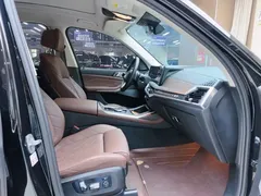 2023 BMW X7 xDrive40i Luxury Package, чёрный — фото 7
