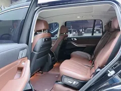 2023 BMW X7 xDrive40i Luxury Package, чёрный — фото 10