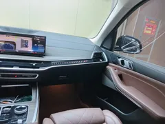 2023 BMW X7 xDrive40i Luxury Package, чёрный — фото 15