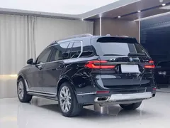 2023 BMW X7 xDrive40i Luxury Package, чёрный — фото 18