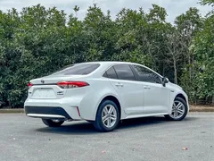 2022 Toyota Levin Hybrid 1.8H E-CVT Leading, белый — фото 4