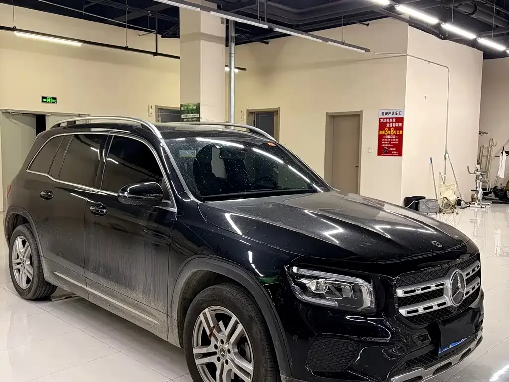 2023 Mercedes-Benz GLB 220