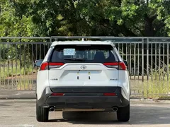 2022 Toyota RAV4 2.0L CVT 2WD Fashion Plus, белый — фото 4