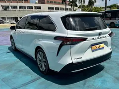 2023 Toyota Sienna 2.5L Hybrid Premium, белый — фото 4