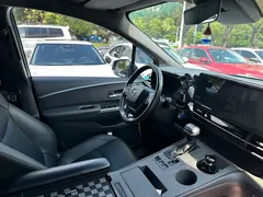 2023 Toyota Sienna 2.5L Hybrid Premium, белый — фото 8