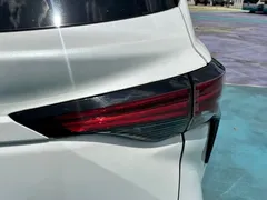 2023 Toyota Sienna 2.5L Hybrid Premium, белый — фото 9