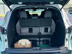 2023 Toyota Sienna 2.5L Hybrid Premium, белый — фото 10