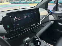 2023 Toyota Sienna 2.5L Hybrid Premium, белый — фото 21
