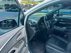 2023 Toyota Sienna 2.5L Hybrid Premium, белый — фото 25