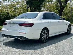 2021 Mercedes-Benz E-Class E 350 e L PHEV Sport Sedan, белый — фото 4