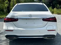 2021 Mercedes-Benz E-Class E 350 e L PHEV Sport Sedan, белый — фото 5