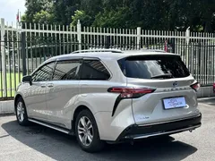 2021 Toyota Sienna 2.5L Hybrid Platinum — фото 4