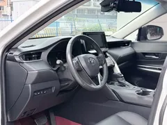 2023 Toyota Harrier Hybrid 2.5L CVT 2WD Luxury, белый — фото 5