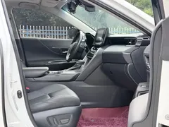 2023 Toyota Harrier Hybrid 2.5L CVT 2WD Luxury, белый — фото 13