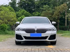 2022 BMW 5 Series 530Li M Sport Package, белый — фото 2