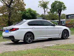 2022 BMW 5 Series 530Li M Sport Package, белый — фото 6