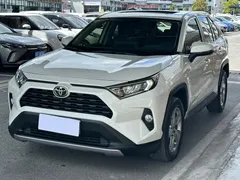2021 Toyota RAV4 2.0L CVT 2WD Fashion, белый — фото 1