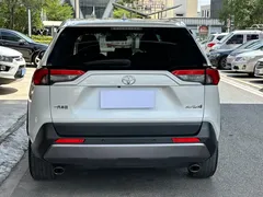2021 Toyota RAV4 2.0L CVT 2WD Fashion, белый — фото 5
