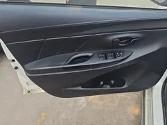 2022 Toyota Yaris L Zhixuan X 1.5L CVT Leading Plus, белый — фото 7