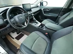 2022 Toyota RAV4 2.0L CVT 4WD Premium, белый — фото 8