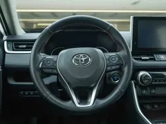 2022 Toyota RAV4 2.0L CVT 4WD Premium, белый — фото 15