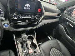 2021 Toyota Crown Kluger 2.5L HEV 4WD Premium, чёрный — фото 7