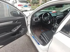 2018 Honda Accord 260TURBO Luxury, белый — фото 12