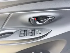 2022 Toyota Yaris L Zhixuan X 1.5L CVT Luxury Plus, белый — фото 10