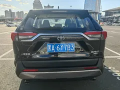 2022 Toyota RAV4 2.0L CVT 4WD Premium, чёрный — фото 4