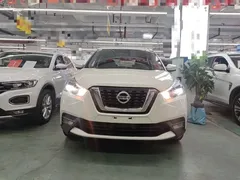 2021 Nissan Kicks 1.5L XV CVT Luxury, белый — фото 3