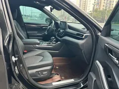 2021 Toyota Crown Kluger 2.5L HEV 4WD Premium, чёрный — фото 4