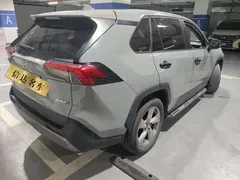 2022 Toyota RAV4 2.0L CVT 2WD Fashion Plus — фото 3
